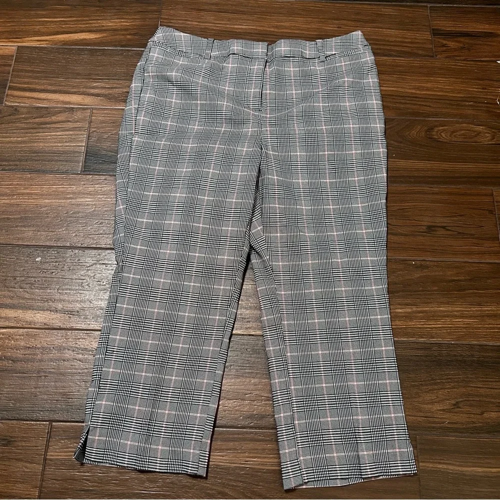 Lane Bryant Women’s Slim Capri The 4 Season Pants 16 Plaid‎ Black Pink Mid Rise
